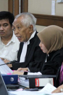 Sejumlah Aktivis Maluku Utara Pantau Sidang Terhadap dua karyawan PT WKM