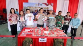 konferensi pers pengungkapan kasus narkotika di Halaman Mapolres Lamandau