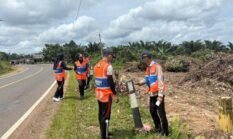 Jelang Libur Nataru, BPTD Babel Lakukan Pemasangan dan Pembersihan Fasilitas Keselamatan Jalan
