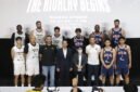 Dirut IBL Junas Miradiarsyah bersama tim Dewa United Banten dan Pelita Jaya Basketball (Foto : Eko Djatmiko)