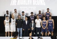 Dirut IBL Junas Miradiarsyah bersama tim Dewa United Banten dan Pelita Jaya Basketball (Foto : Eko Djatmiko)