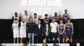 Dirut IBL Junas Miradiarsyah bersama tim Dewa United Banten dan Pelita Jaya Basketball (Foto : Eko Djatmiko)