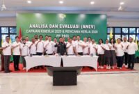 Ketum PP PBSI Fadil Imran bersama jajaran pengurus (Foto : Humas PBSI)