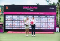 Jaravee Boonchant dan Prim Prachanakorn dengan tropi jauara IWO 2026 (Foto by IWO 2026)